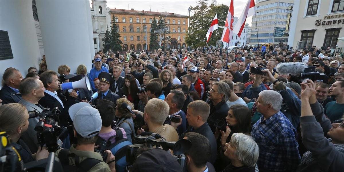 Demonštranti v Minsku vyzývali na bojkot prezidentských volieb