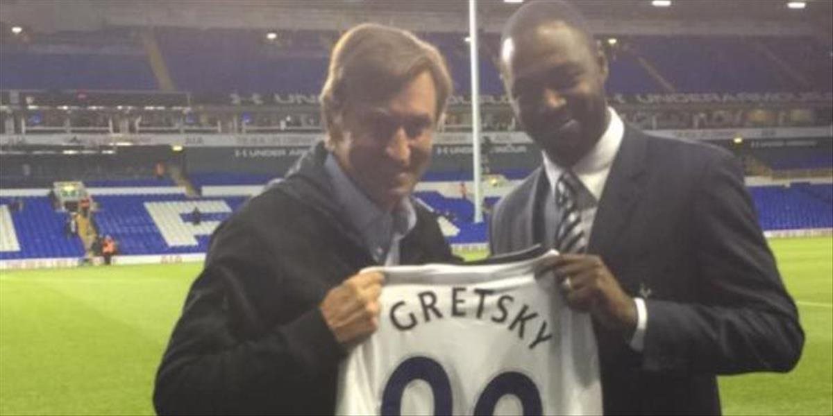 Futbalový klub Tottenham daroval Gretzkému dres so zlým menom