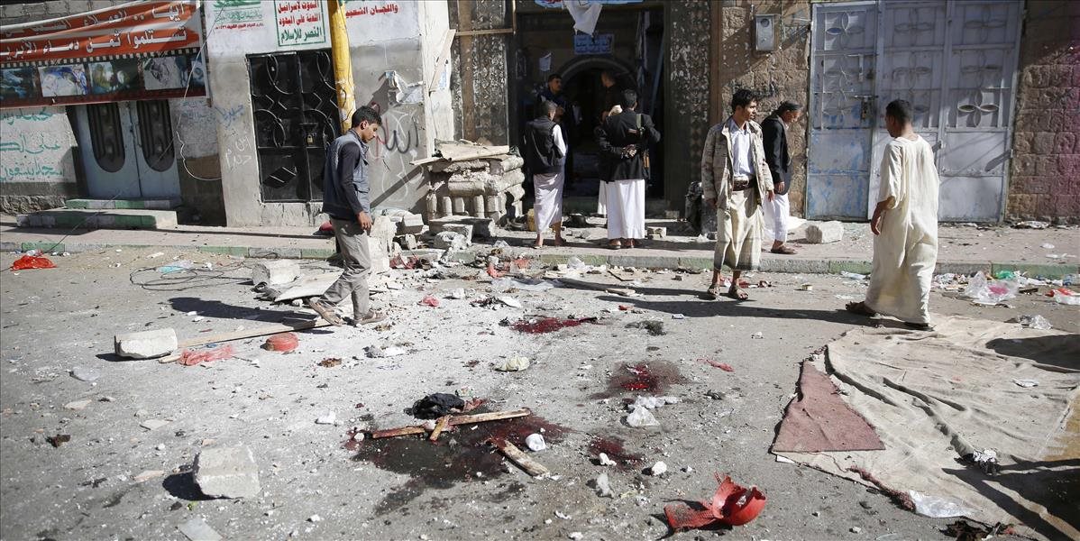 Samovražedné atentáty v mešite v Saná si vyžiadali najmenej 25 obetí