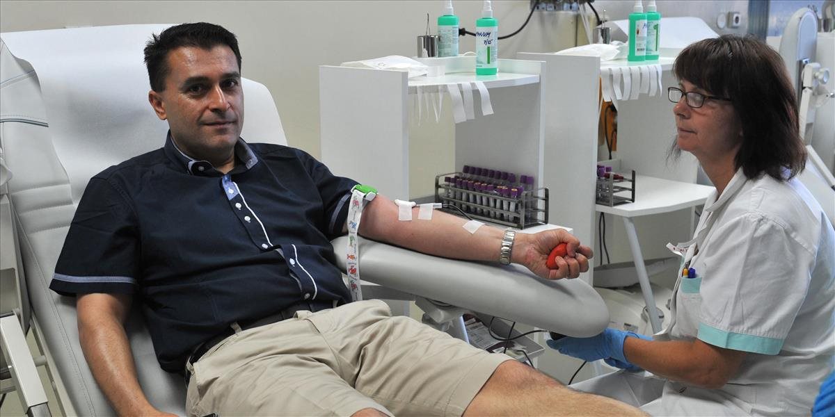 Novotný chce od vysokých doplatkov za lieky oslobodiť aj darcov krvi
