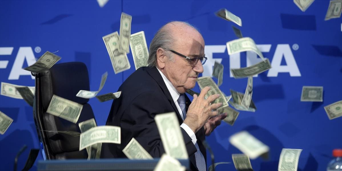 Blatter vyzval na súčinnosť s vyšetrovateľmi korupcie vo FIFA