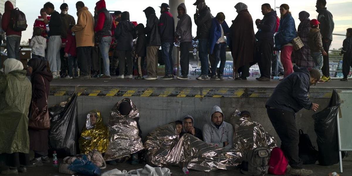 Do rakúskeho Nickelsdorfu na maďarskej hranici dorazilo dnes už asi 7200 migrantov