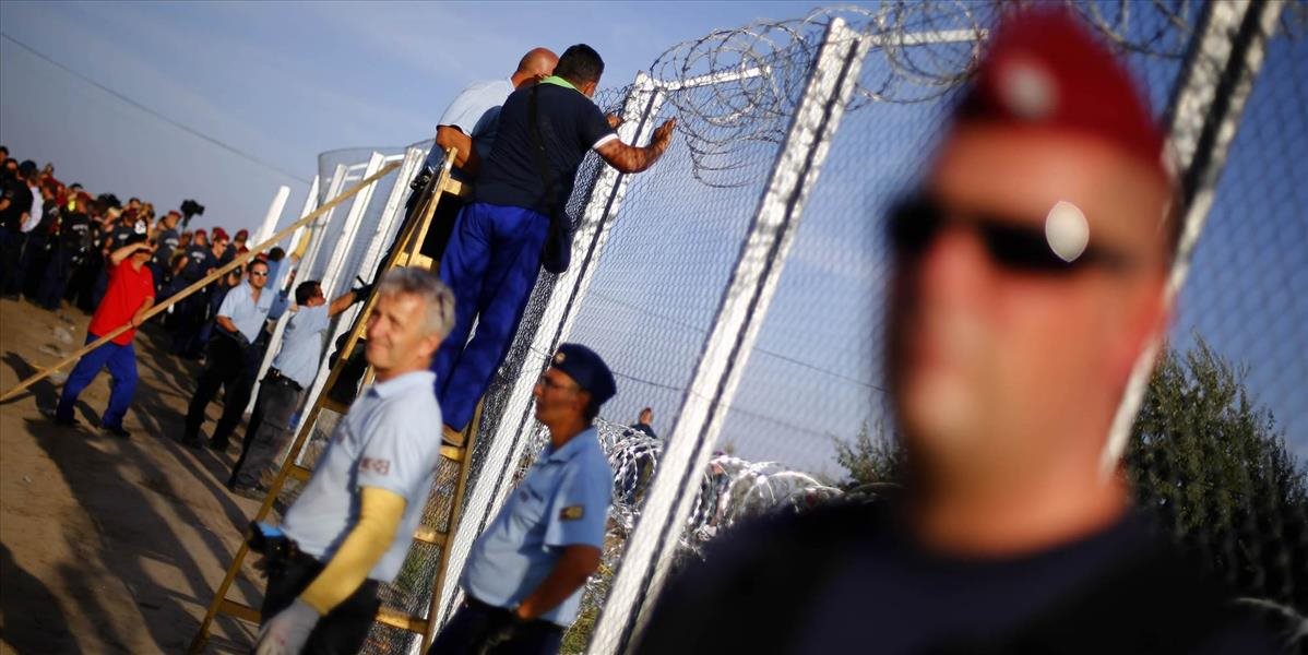 Odsúdili ďalších 12 ľudí, ktorí preliezli cez diery v hraničnom plote