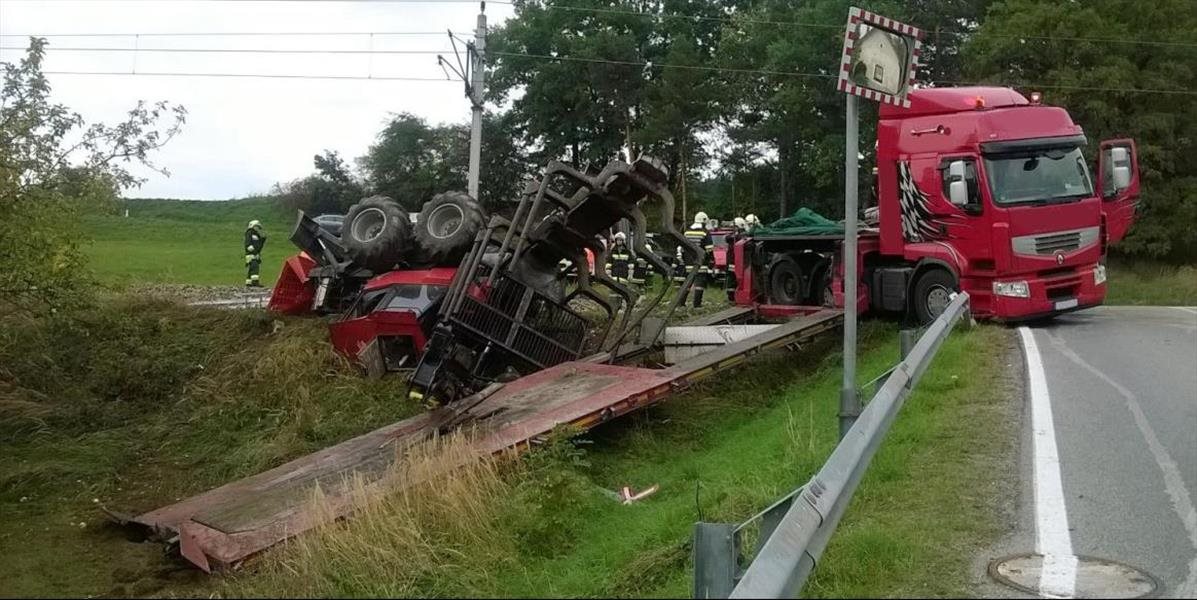 Pri zrážke vlaku a kamióna s prívesom zahynul v Dolnom Rakúsku rušňovodič