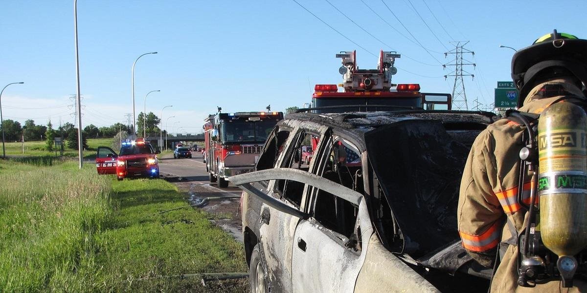 V jednom aute uhorelo až päť mužov, dve ženy bojujú o život