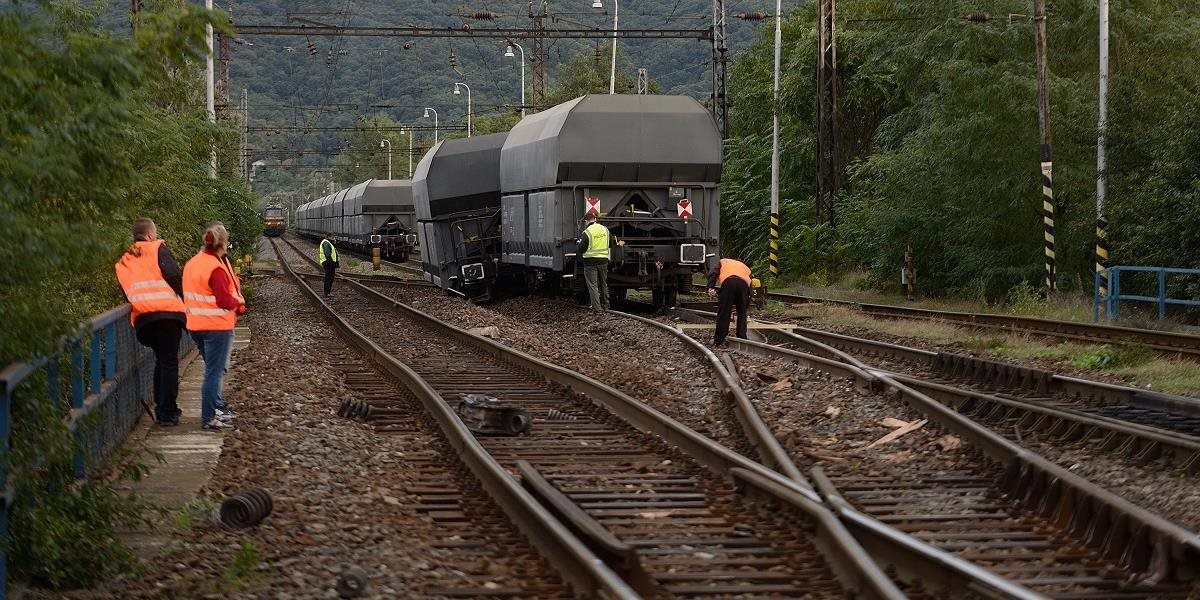 V Devínskej Novej Vsi sa vykoľajil nákladný vlak