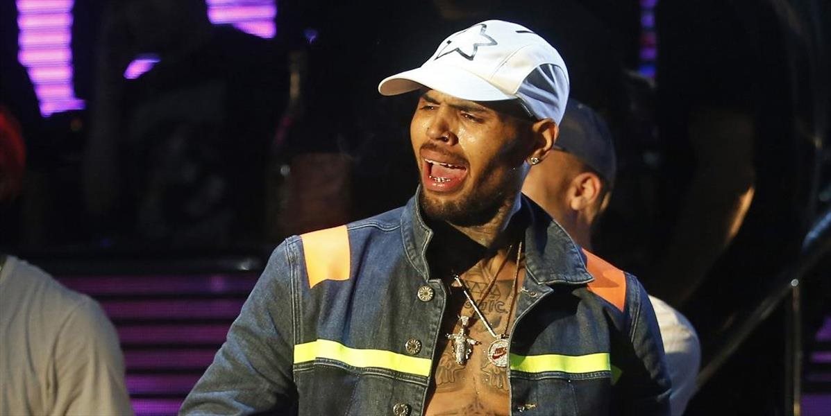 Austrália zamietla vízum spevákovi Chrisovi Brownovi, ktorý tam plánoval turné