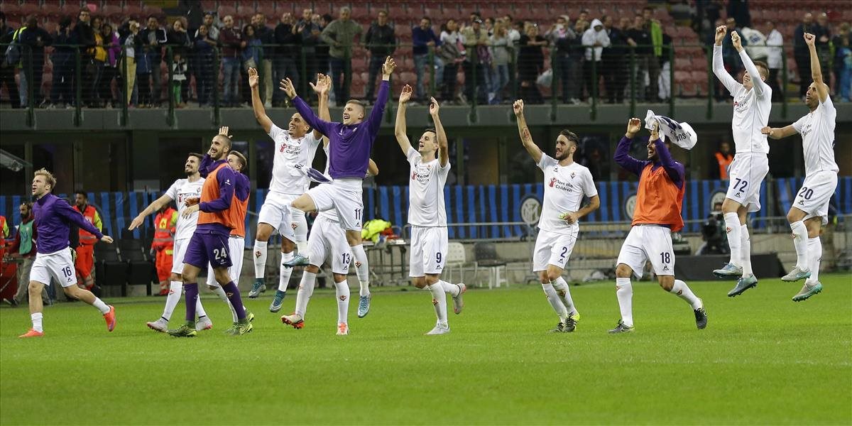 Fiorentina vyplienila San Siro, vystriedala Inter na čele, hetrik Kaliniča