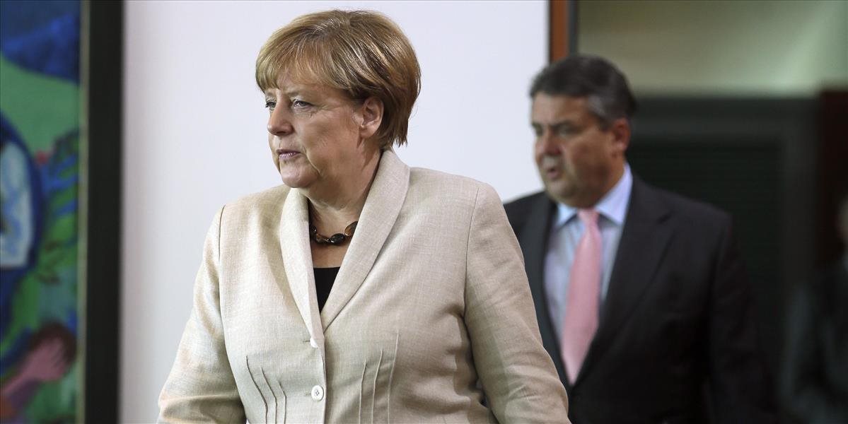 Priazeň Merkelovej voličov klesla na ročné minimum, môže za to otvorená náruč utečencom