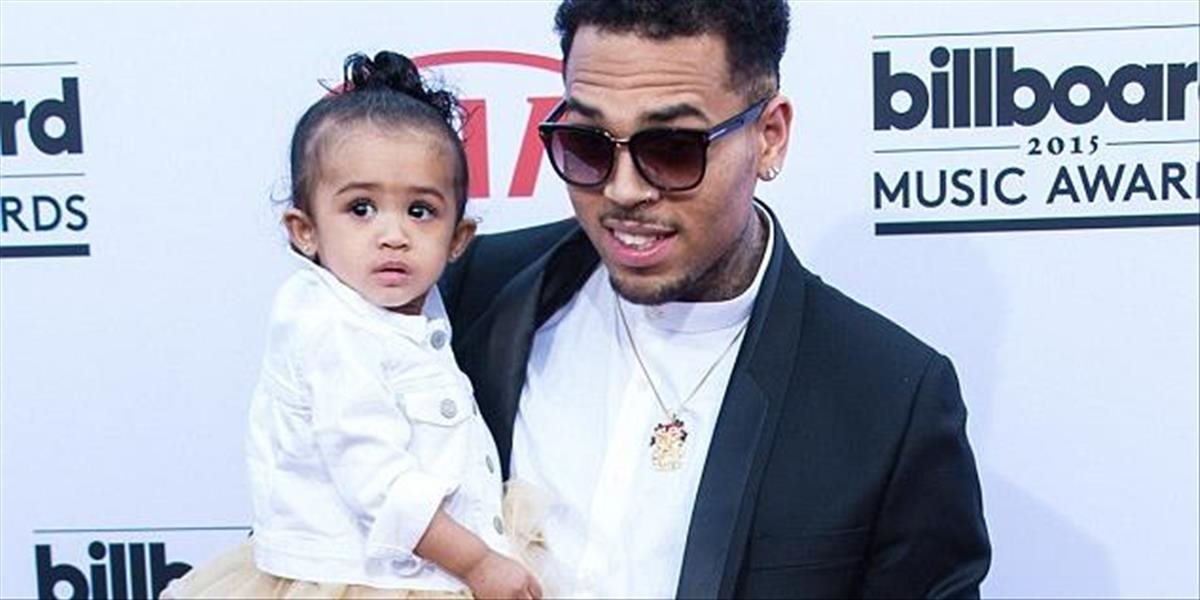 Chris Brown a jeho bývalá priateľka ukončili spor o dcéru