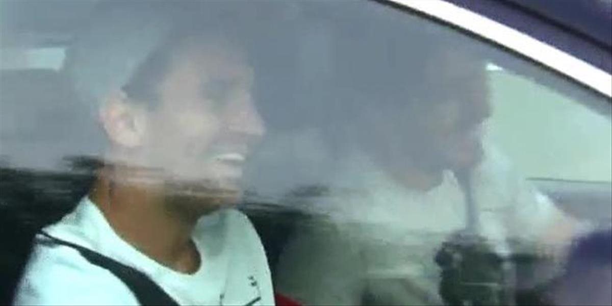 VIDEO Luis Suárez osobným šoférom zraneného Messiho