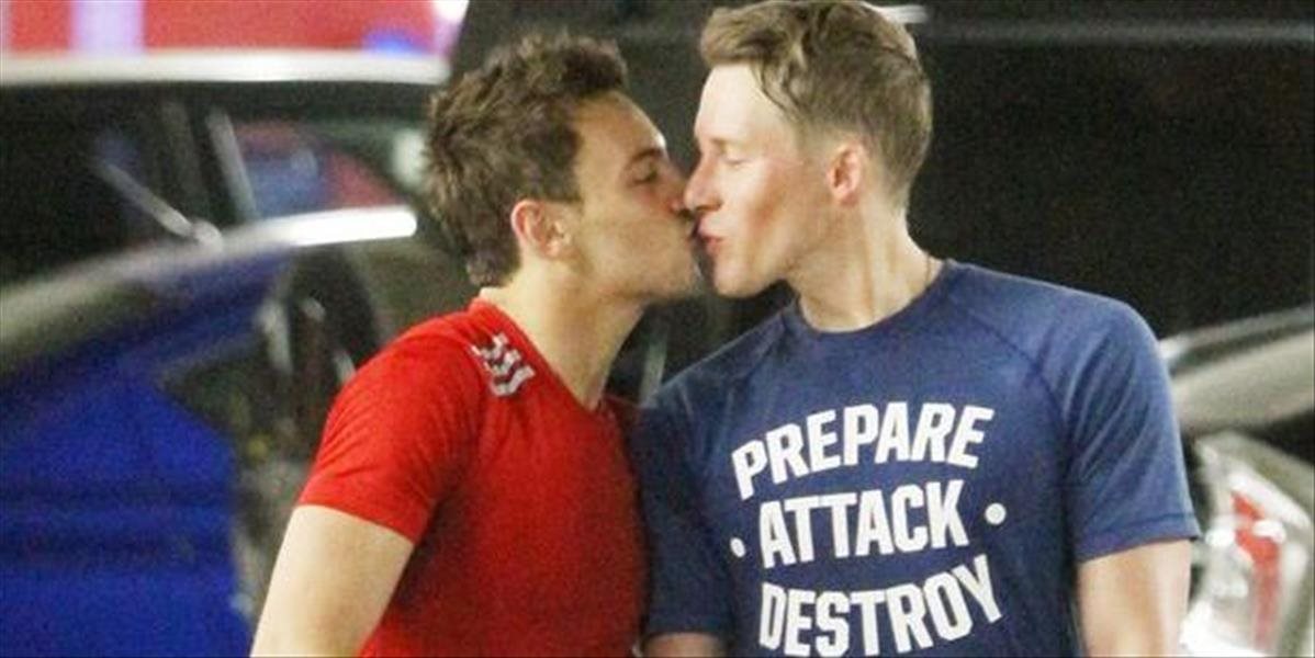 Tom Daley a Dustin Black netaja svoju orientáciu, oznámili zásnuby