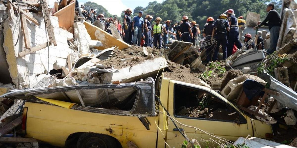 Pri zosuvoch pôdy zahynulo v Guatemale najmenej 131 ľudí, 150 nezvestných
