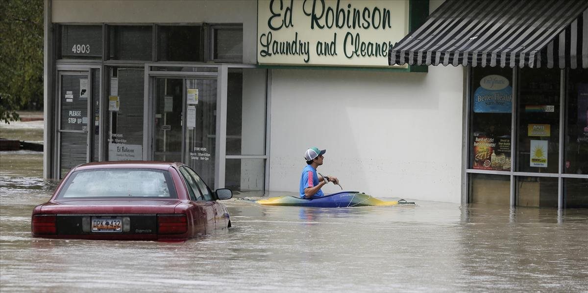 FOTO a VIDEO Juhovýchod USA sužujú prívalové dažde, voda si vzala už najmenej osem životov