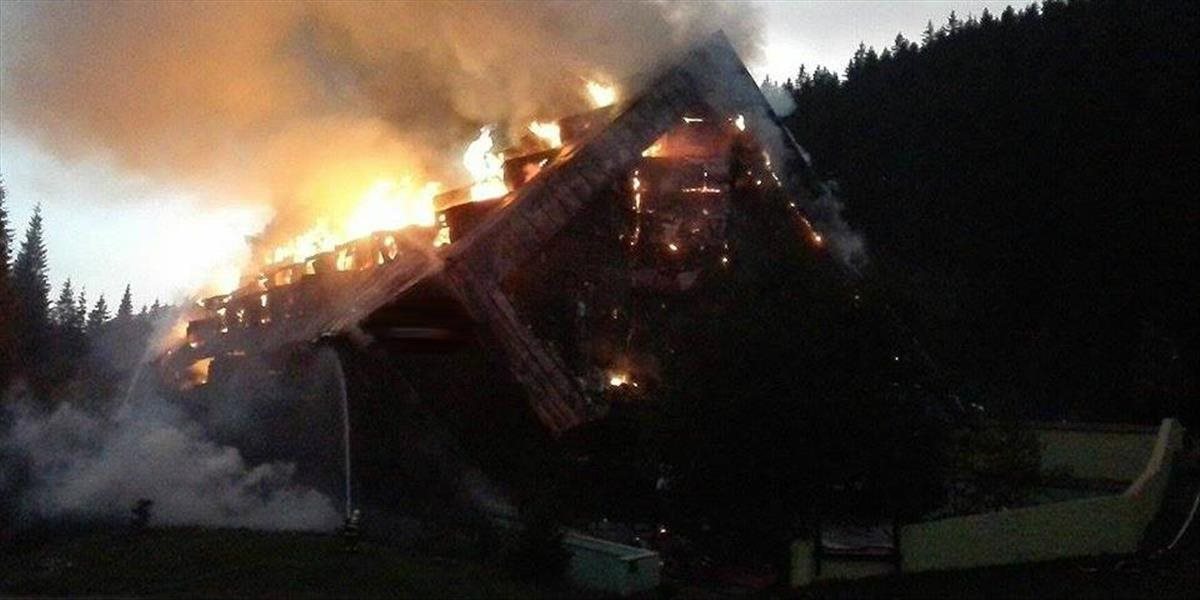 VIDEO V Demänovskej Doline horí hotel: Zasahuje 40 hasičov, zomrel 64-ročný muž