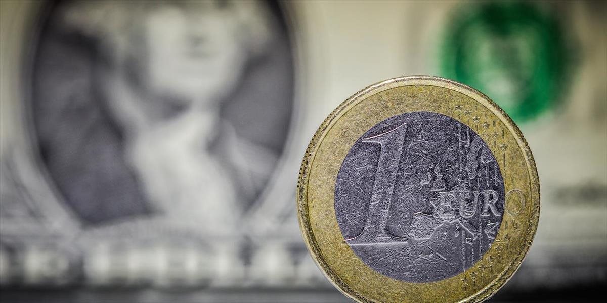 Kurz eura sa pohybuje pod úrovňou 1,12 USD/EUR