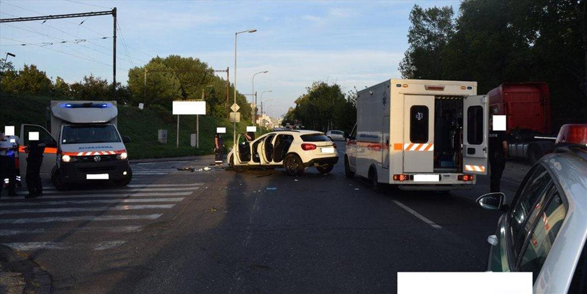 Tragická zrážka osobného auta a Liazu v okrese Levice: Zomreli dvaja ľudia, tretí je zranený
