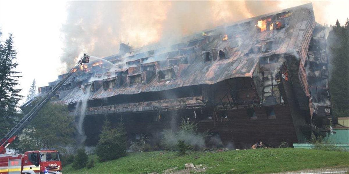 FOTO Hotel Junior v Jasnej stále horí: Hasiči likvidujú požiar