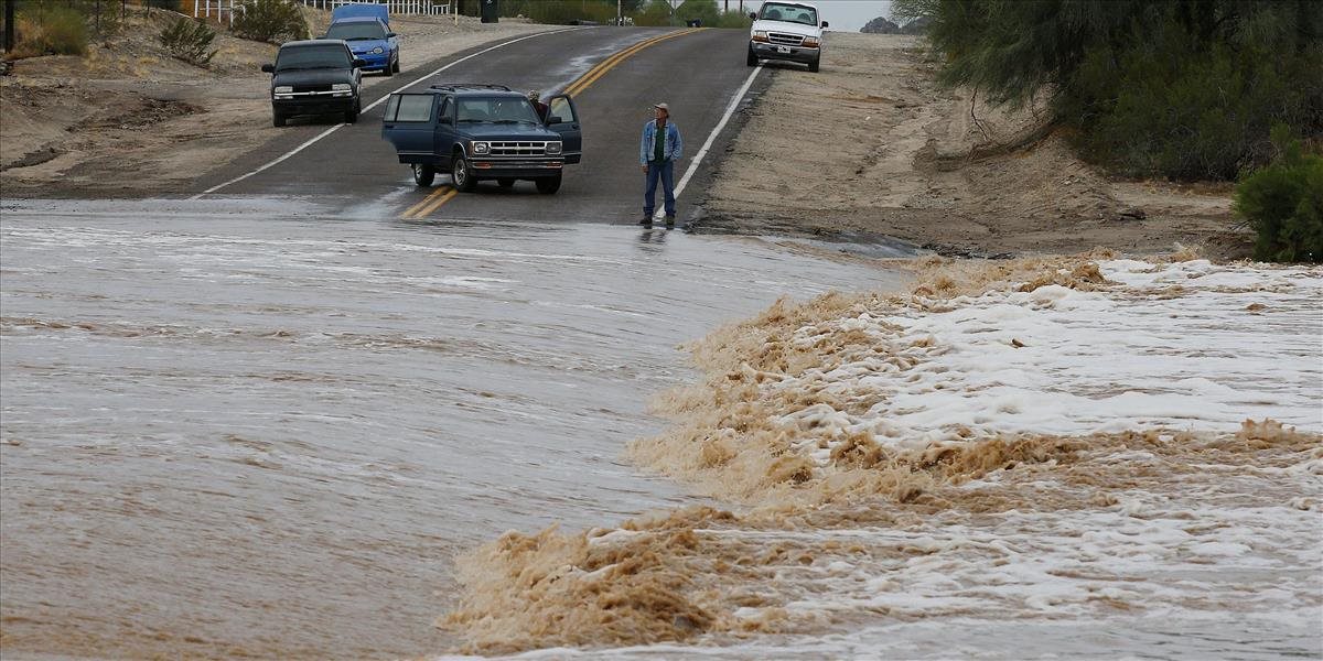 Južnú Karolínu devastujú záplavy, voda zabila už 15 ľudí
