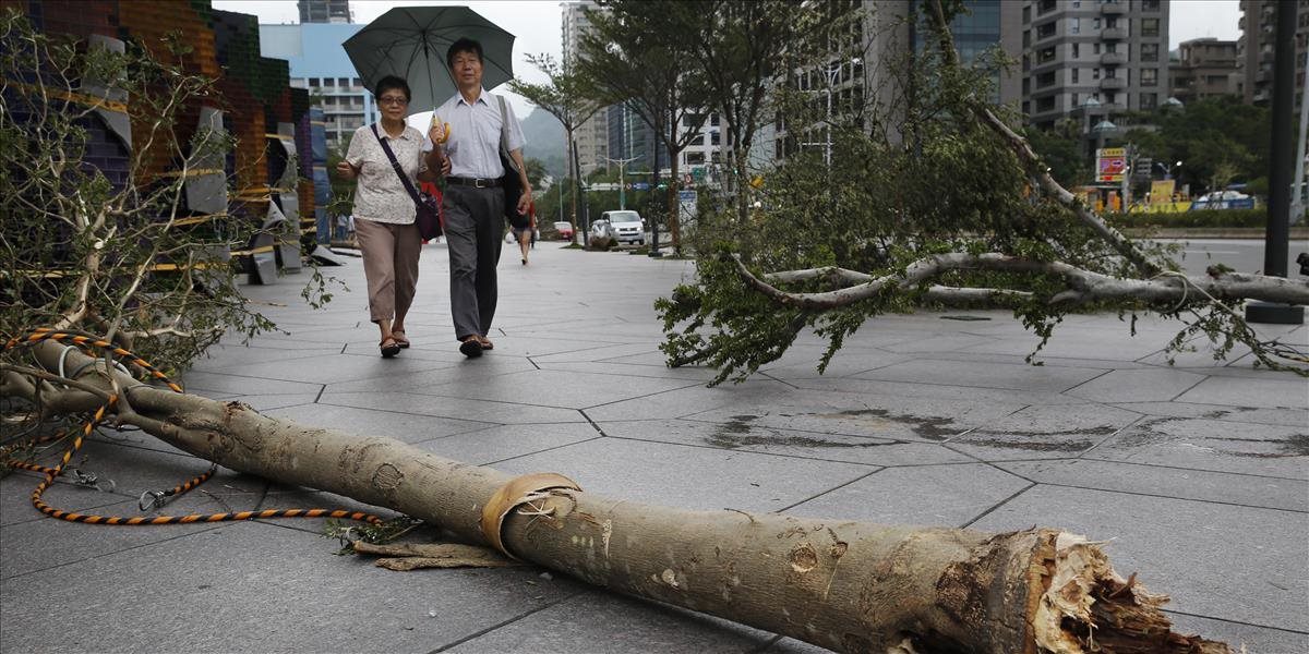 Čínou sa preháňa ničivý tajfún Mučike, stúpol počet obetí i nezvestných