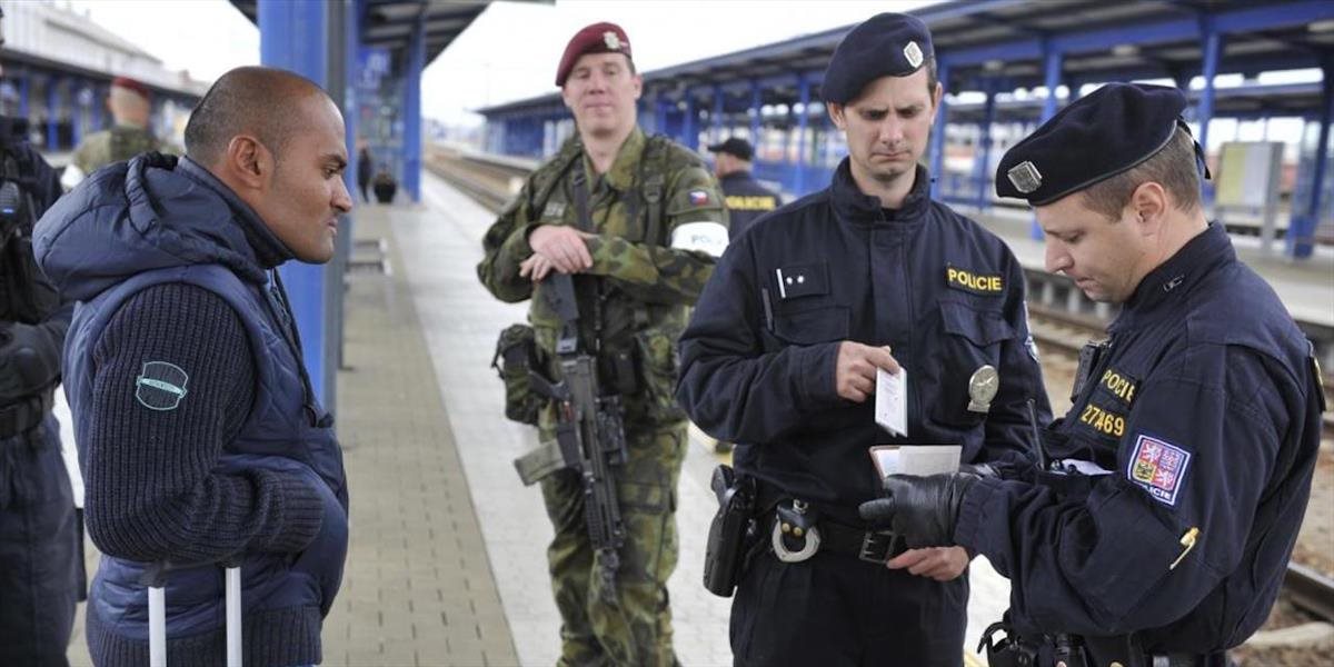 Česká polícia posilnila kontroly na hranici s Rakúskom, zatiaľ nikoho nezadržala