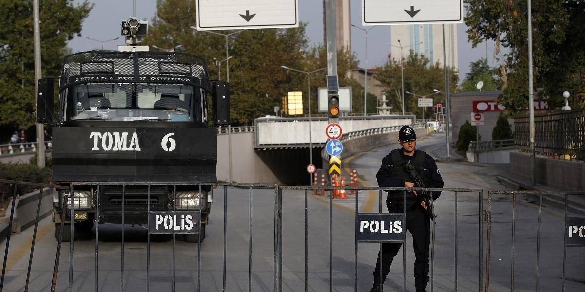 Turecko smúti za obeťami bombových útokov a snaží sa identifikovať páchateľov