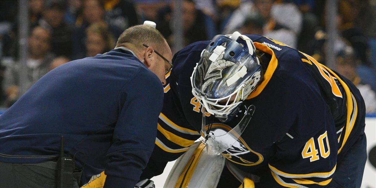 NHL: Buffalo bude niekoľko týždňov bez Lehnera v bráne, stoplo ho zranenie