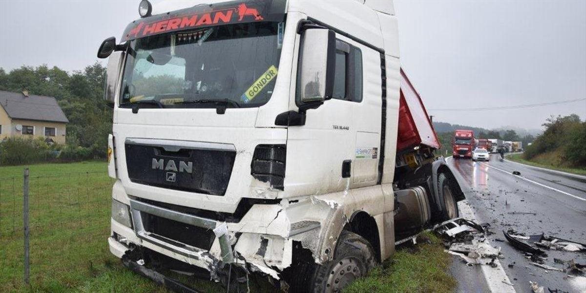 Tragická nehoda vo Svidníku: Pri zrážke auta s kamiónom zomrel 22-ročný muž