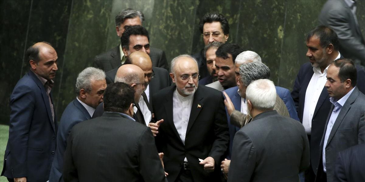 Iránsky parlament schválil jadrovú dohodu so svetovými veľmocami