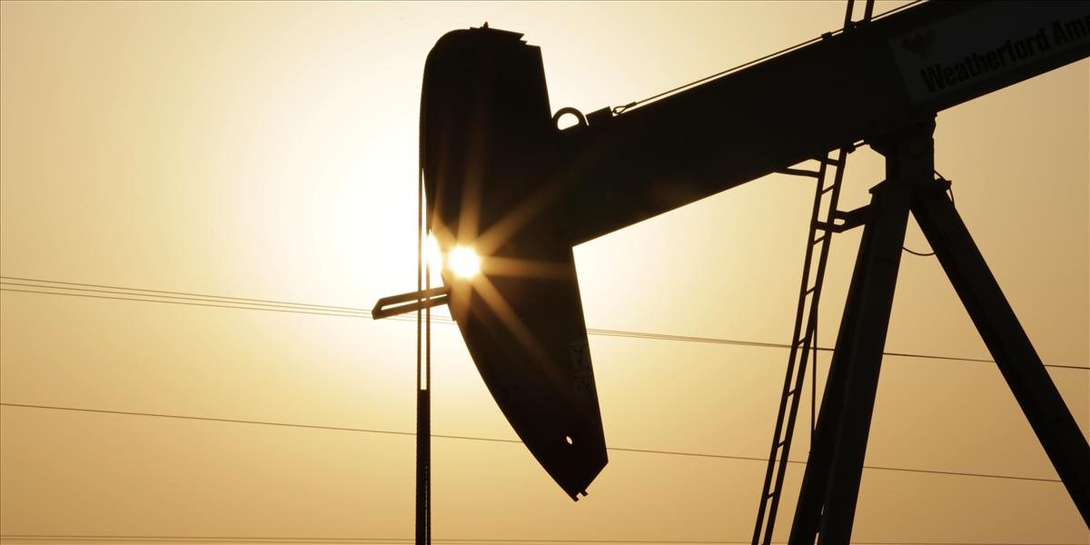 Ceny ropy vzrástli, stále ich však brzdia veľké zásoby v USA