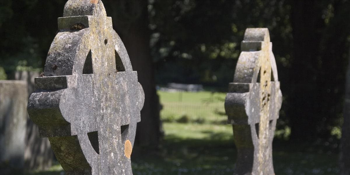 Z bratislavského cintorína zmizol náhrobný kameň