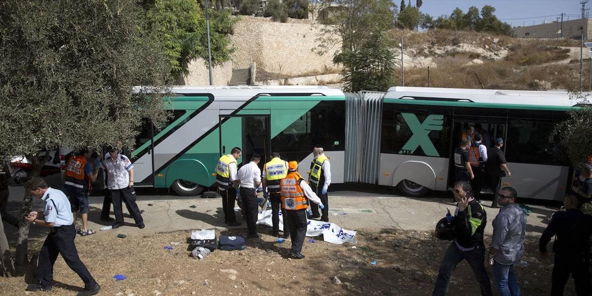 Útok Palestínčanov na Izraelčanov: V autobuse zranili 16 ľudí, jeden človek zomrel