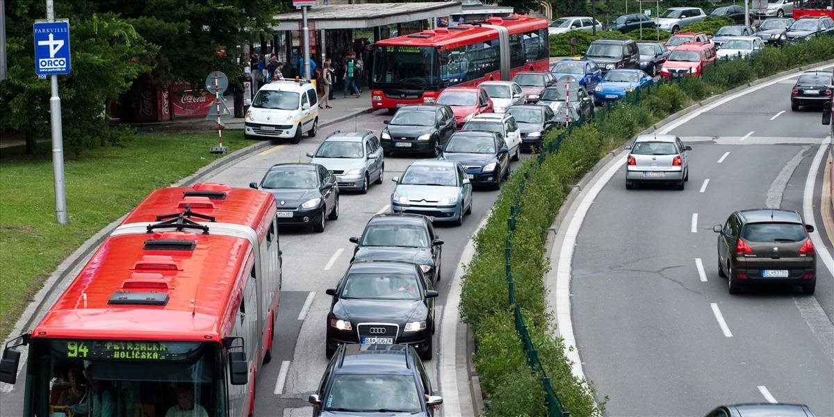 Doprava v Bratislave kvôli opravám v centre kolabuje: MHD mešká 30 minút