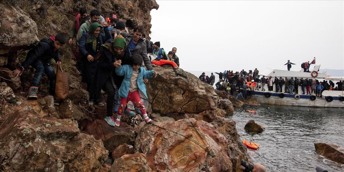Drevený čln s migrantmi sa zrazil s člnom pobrežnej stráže na ostrove Lesbos, 8 nezvestných