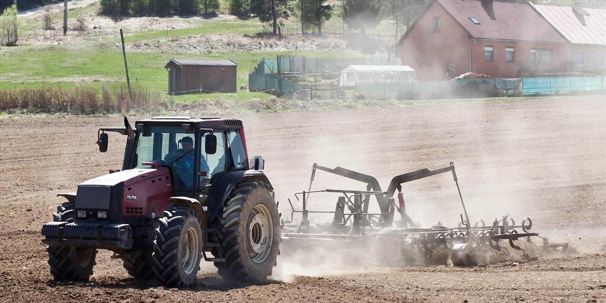 Obrovské nešťastie pri Bardejove: Pri oprave traktora prišiel chlapček o časť ruky