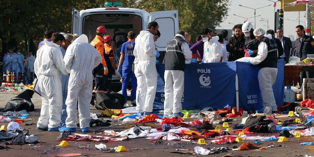 V súvislosti s útokmi v Ankare zadržali desať podozrivých