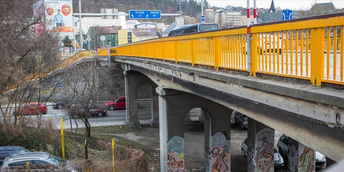 Na starom cestnom moste v Trenčíne čakajú na vodičov dopravné obmedzenia