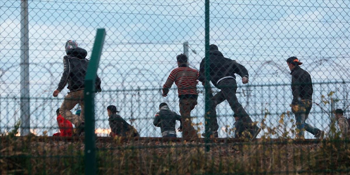 Maďarské hranice od začiatku roka prekročilo ilegálne 383.453 migrantov