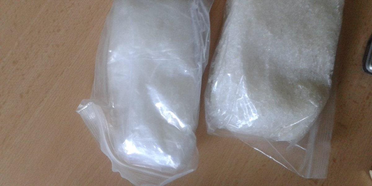 Česká polícia chytila vietnamského pašeráka, v kufry mal 10 kilogramov čistého pervitínu