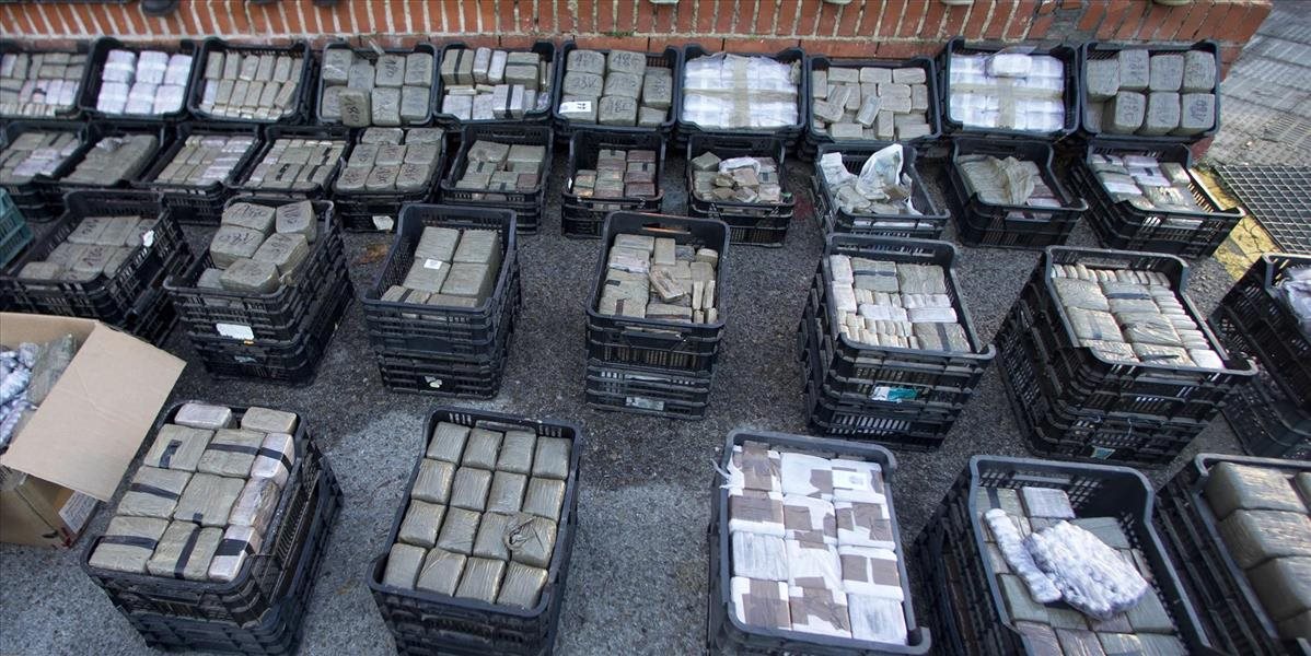 Talianska polícia našla v nákladnej lodi 20 ton hašiša