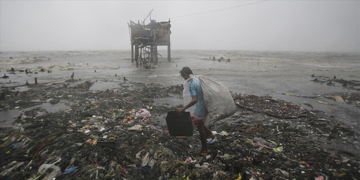 Tajfún Koppu zasiahol sever Filipín, evakuovali tisíce ľudí