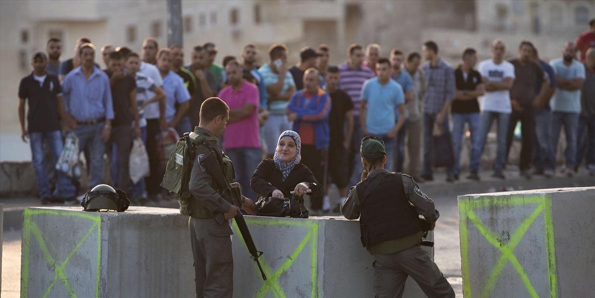 Tisíce Izraelčanov žiadajú o zbrojné pasy, boja sa útokov Palestínčanov
