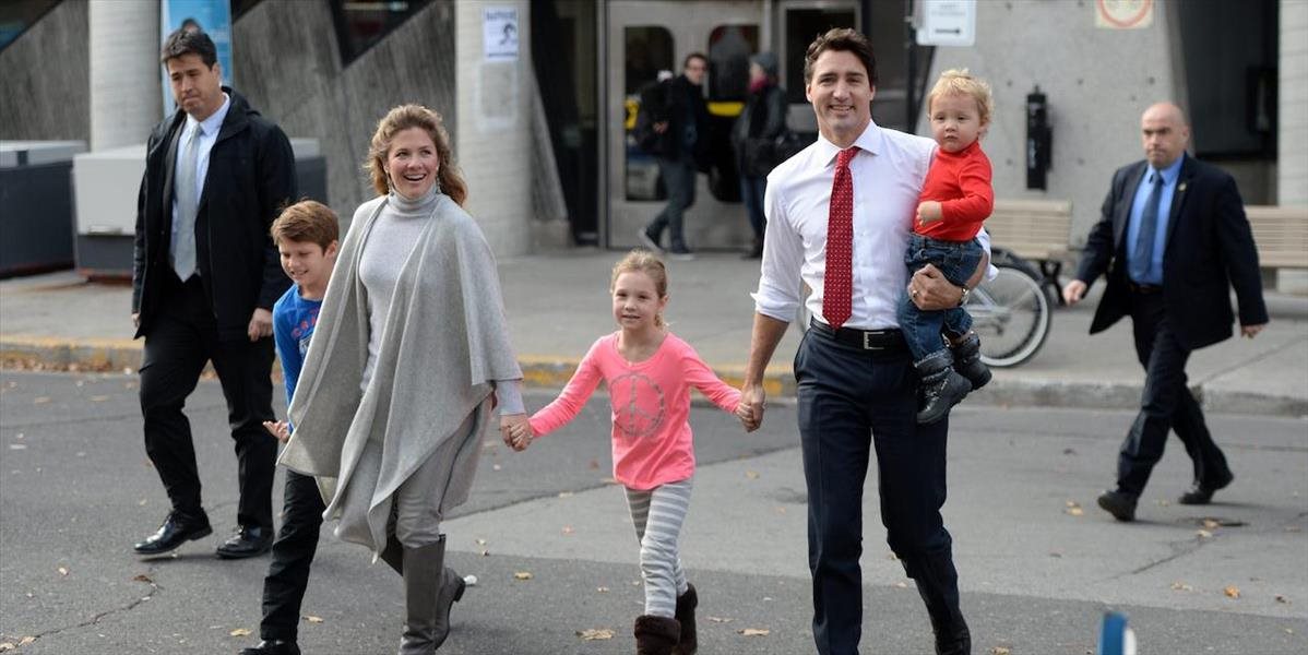 V parlamentných voľbách v Kanade zvíťazili podľa odhadov opoziční liberáli