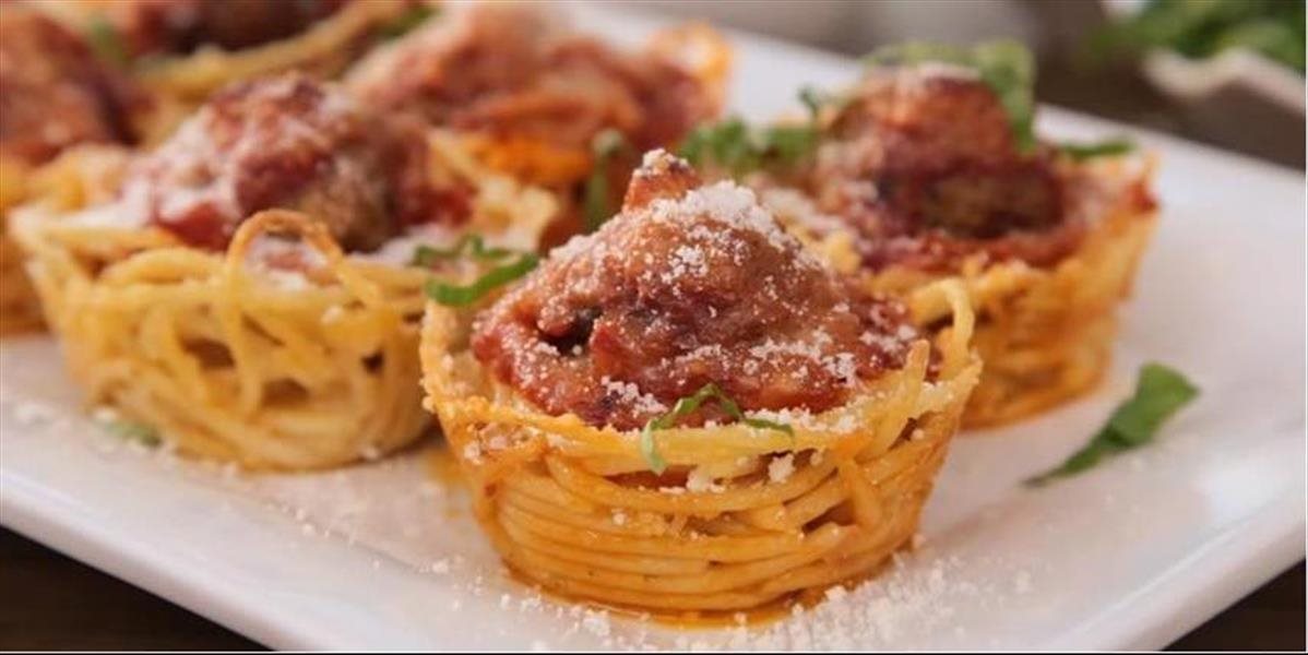 VIDEO Naplňte formu na muffiny špagetami a výsledok vás určite prekvapí