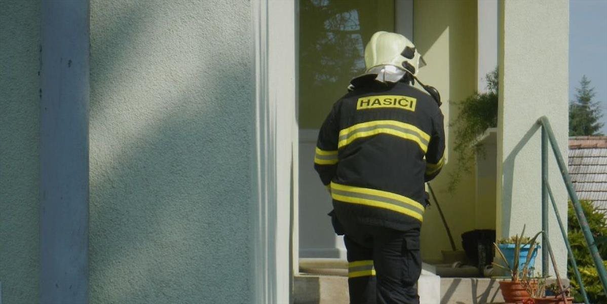 Pri požiari budovy v Bratislave našli pravdepodobne miestnosť s marihuanou