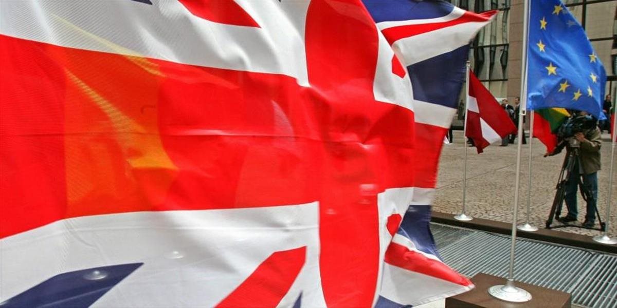 Britskí voliči sú v otázke členstva krajiny v EÚ rovnomerne rozdelení