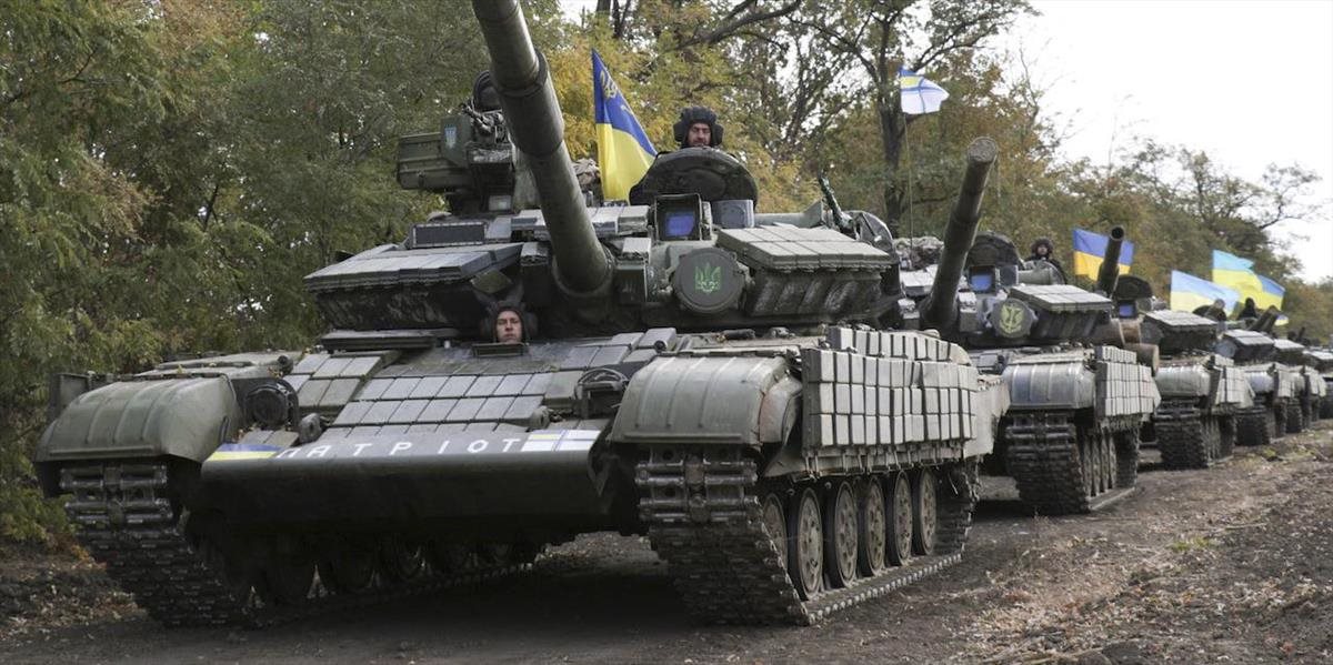 Kyjev oznámil, že stiahol všetky tanky z frontovej línie v Donbase