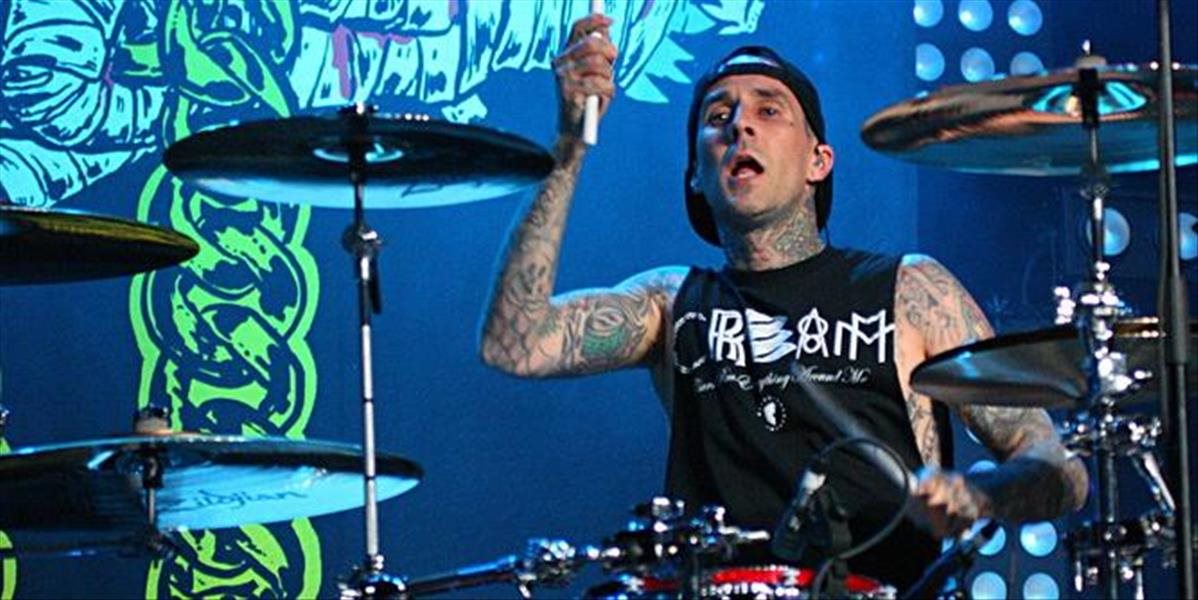Slávny bubeník Travis Barker po nehode žiadal priateľov, aby mu vzali život