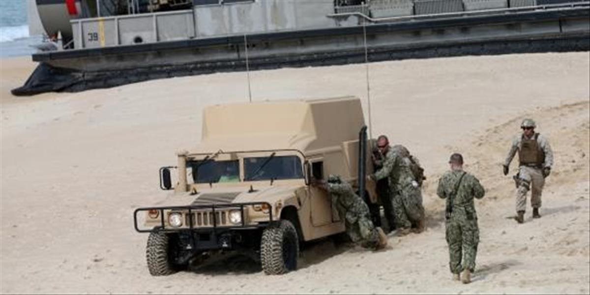 VIDEO Vojenská technika NATO mala problémy pri vylodení na portugalskej pláži