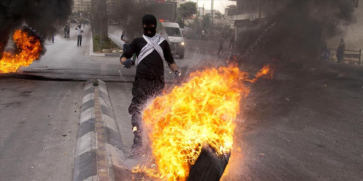 Palestínčania zaútočili na civilné auto zápalnou bombou, žena a jej deti utrpeli vážne popáleniny